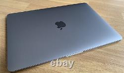 Apple MacBook Pro 13 i5 2.3GHz 8GB 256GB Great Condition/macOS Monterey/AP40