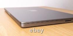 Apple MacBook Pro 14 2021, M1 Max (10-Core CPU, 24-Core GPU), 32GB RAM, 1TB SSD