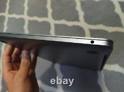 MacBook Pro 13 (2017) i5, 8GB RAM, 256GB SSD, FINAL CUT PRO, LOGIC PRO X