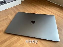 MacBook Pro 2019, 15 inch, 8 Core Intel i9 2.4GHz, 32GB RAM, 1TB, VEGA 20 GPU