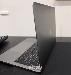 2017 Apple MacBook Pro 13.3 en excellent état 128 Go SSD 8 Go RAM