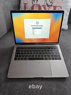 2017 Apple MacBook Pro 13 A1708 2.3GHz i5 CPU 8GB RAM 128GB SSD would be translated to French as: MacBook Pro Apple 2017 13 A1708 2,3GHz processeur i5 8Go de RAM 128Go de SSD.