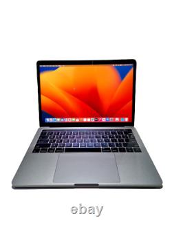 2017 Apple MacBook Pro A1706 i5 3.1GHz Dual Core 8GB 512GB SSD 13 Touch Bar translated in French is: MacBook Pro Apple de 2017 A1706 i5 3.1GHz Dual Core 8GB 512GB SSD 13 pouces avec Touch Bar.