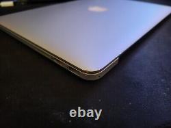Apple MacBook Pro 13 128GB SSD Intel Core i5 5257U 2.70 GHz 8GB can be translated to French as: <br/>
Apple MacBook Pro 13 128Go SSD Intel Core i5 5257U 2,70 GHz 8Go.