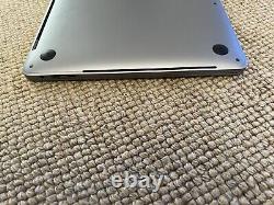 Apple MacBook Pro 13 (256 Go SSD, 8 Go) Ordinateur portable Gris sidéral (MR9Q2B/A)