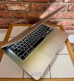 Apple MacBook Pro 13 Core i5 2.4GHz 16Go RAM 256Go SSD MD313 macOS SONOMA<br/>	  <br/>
(Note: 'Go' stands for gigaoctets, the French equivalent for gigabytes)
