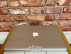 Apple MacBook Pro 13 Core i5 2.5GHz 16GB RAM 256GB SSD MD101 MacOS SONOMA 

<br/> 	 
 <br/>Translation: Apple MacBook Pro 13 Core i5 2.5GHz 16GB RAM 256GB SSD MD101 MacOS SONOMA