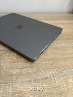 Apple MacBook Pro 16 2021 M1 10-C CPU 16-C GPU 16GB 1TB Gris Sidéral en très bon état