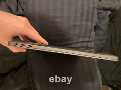 Apple MacBook Pro 16 4,5 GHz i7 6 cœurs 16 Go de RAM 500 Go SSD 190 cycles