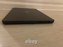 Apple MacBook Pro 16 pouces M3 Max CPU 16 cœurs GPU 40 cœurs 128 Go de RAM 2 To SSD Noir