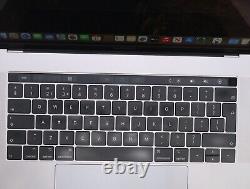 Apple MacBook Pro A1990 2018 15 Core i7-8850H 2.6GHz 6-Core 512GB 16GB RAM 560X
<br/>	 

<br/>Translation: Apple MacBook Pro A1990 2018 15 Core i7-8850H 2.6GHz 6-Core 512GB 16GB RAM 560X