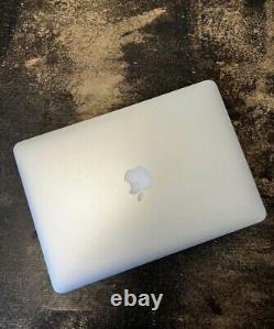 MacBook Pro 13 pouces d'Apple 2015 2,7 GHz i5 8 Go 128 Go SSD Bundle de logiciels MS Office