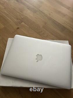 MacBook Pro 15 2015 en parfait état avec suite Ableton Live originale en disposition QWERTY