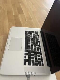 MacBook Pro 15 2015 en parfait état avec suite Ableton Live originale en disposition QWERTY