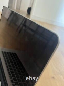 MacBook Pro 15 2015 en parfait état avec suite Ableton Live originale en disposition QWERTY