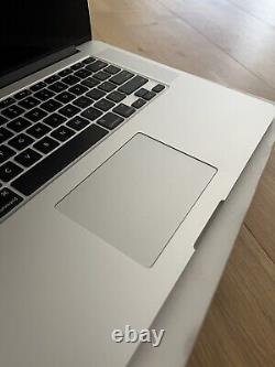 MacBook Pro 15 2015 en parfait état avec suite Ableton Live originale en disposition QWERTY