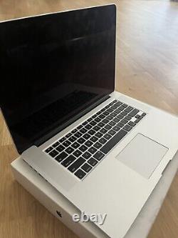 MacBook Pro 15 2015 en parfait état avec suite Ableton Live originale en disposition QWERTY