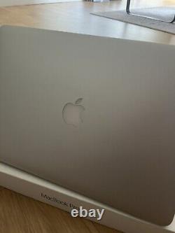 MacBook Pro 15 2015 en parfait état avec suite Ableton Live originale en disposition QWERTY