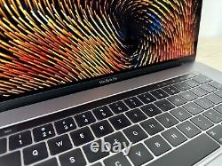 MacBook Pro (15 pouces, 2017) Gris Sidéral avec Touch Bar en Excellent État