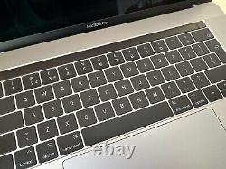 MacBook Pro (15 pouces, 2017) Gris Sidéral avec Touch Bar en Excellent État