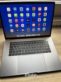 MacBook Pro 15 pouces Touchbar 2017 i7 16Go 256Go nouvel écran et clavier