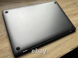 MacBook Pro 15 pouces Touchbar 2017 i7 16Go 256Go nouvel écran et clavier