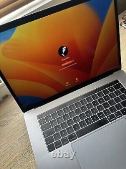 MacBook Pro 15 pouces Touchbar 2017 i7 16Go 256Go nouvel écran et clavier