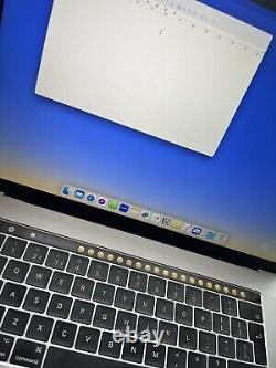 MacBook Pro 15 pouces Touchbar 2017 i7 16Go 256Go nouvel écran et clavier