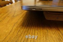 MacBook Pro 16 pouces Core i9 2,4 GHz, 16 Go de RAM, 1 To Radeon Pro 5500M (modèle 2019)